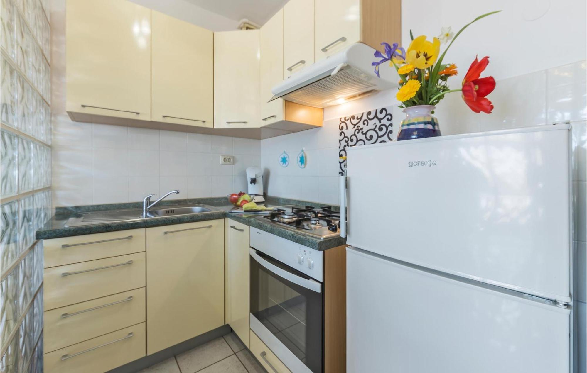 1 Bedroom Beautiful Apartment In بولا المظهر الخارجي الصورة